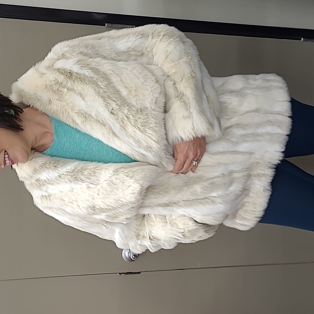 Donna Salyers Medium Faux Fur Jacket